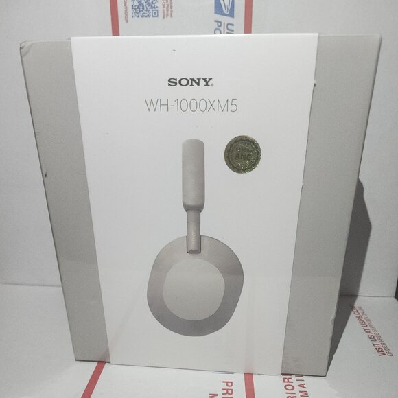 SONY (WH-1000XM5) headset With the plastic still wrapped around it no scratches - Picture 1 of 4